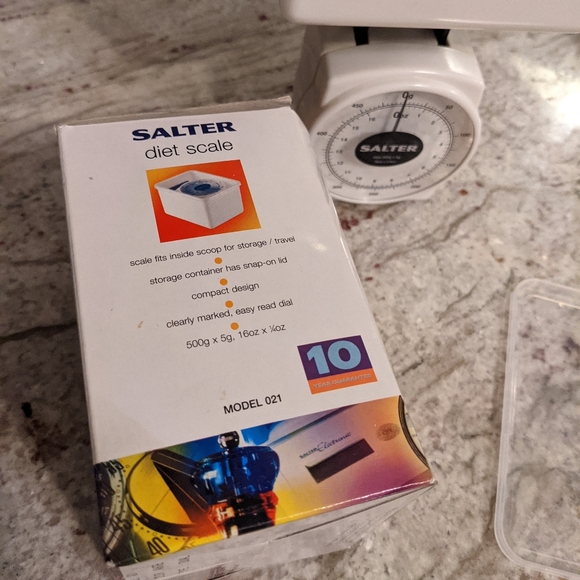 Salter diet scale measure in a rectangular cup for portion control - Picture 3 of 5